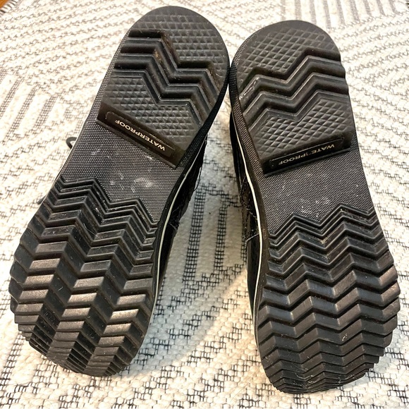 Sorel Women's Tofino II Black Faux Fur-Lined Waterproof Winter Boots - Size 7 - Picture 9 of 16